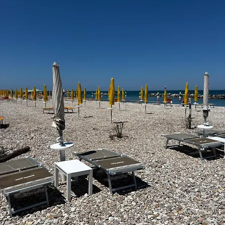 Apartment La Casa Di Giore - Fronte Mare Gabbiani Ombrellone E 2 Lettini Inclusi
