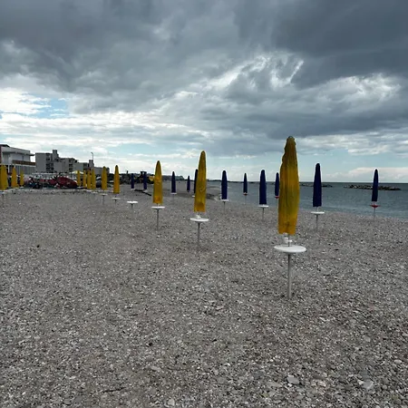 La Casa Di Giore - Fronte Mare Gabbiani Ombrellone E 2 Lettini Inclusi